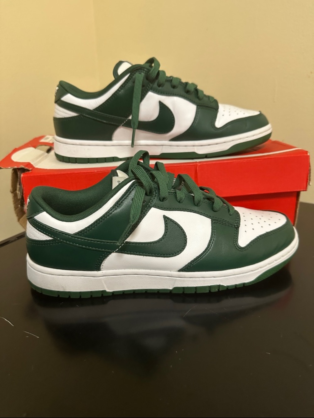 Nike dunk Low-Top Sneakers in White and Forest Green W10.5/M9